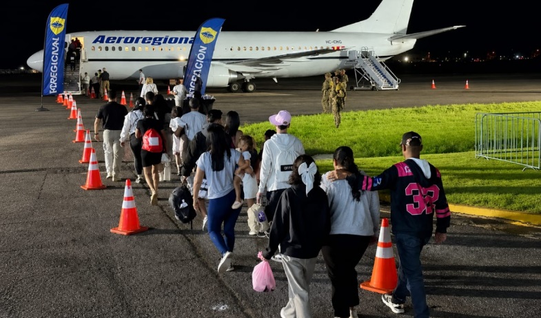 Regresan a su país 134 venezolanos indocumentados en primer vuelo humanitario desde Panamá 
