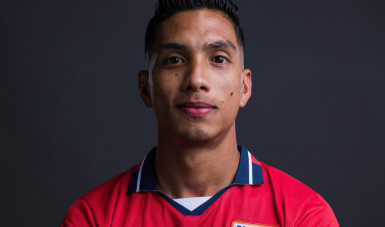 Futbolista panameño Jorge Gutiérrez, del Deportivo La Guaira, se solidariza con Venezuela tras los terremotos 