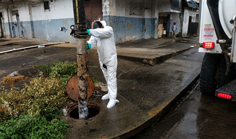 Limpian sistema de drenaje para prevenir inundaciones en Barrio Norte 