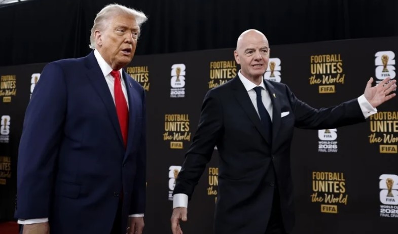 Trump dice que el propio Infantino le pidió que entregara el trofeo al ganador del Mundial 