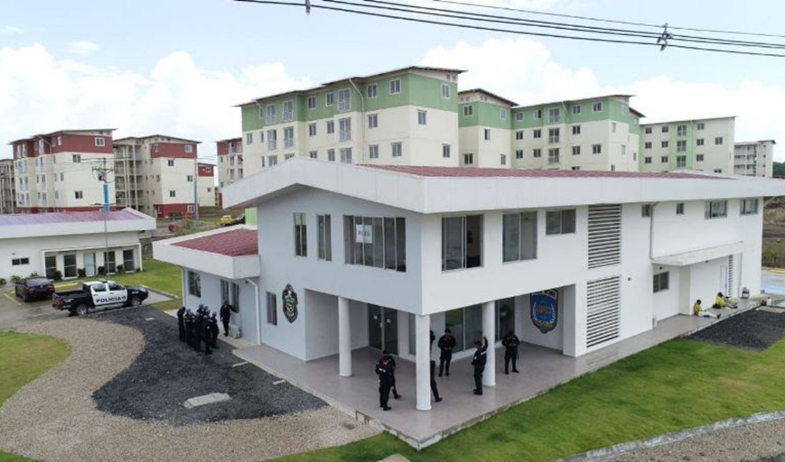 Falsos estudiantes detenidos con armas blancas en Colón 