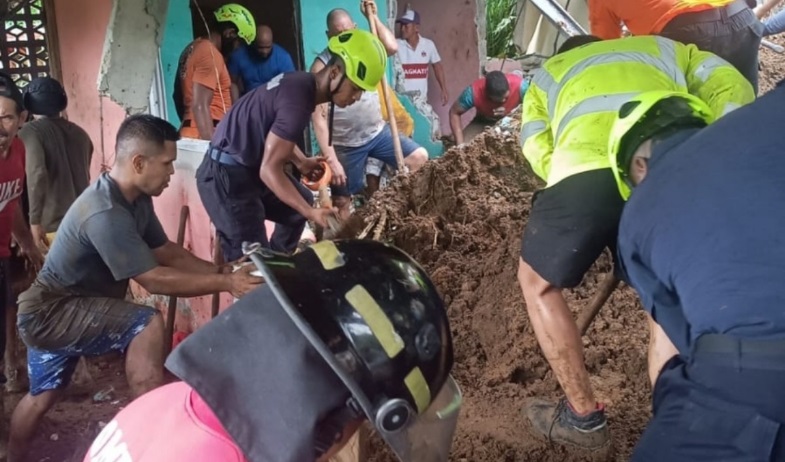 Tragedia en Colón: mujer muere tras quedar bajo un alud de tierra 