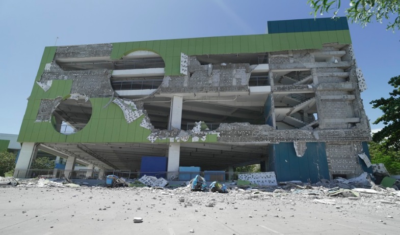 Una veintena de fallecidos y un centenar de heridos tras el terremoto de 7,8 en Filipinas 