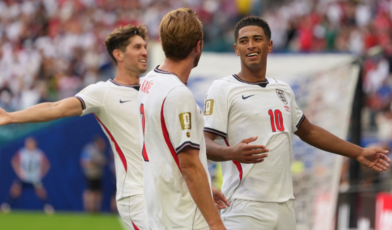 Bellingham lidera a Inglaterra en una batalla que terminó con Noruega eliminada 