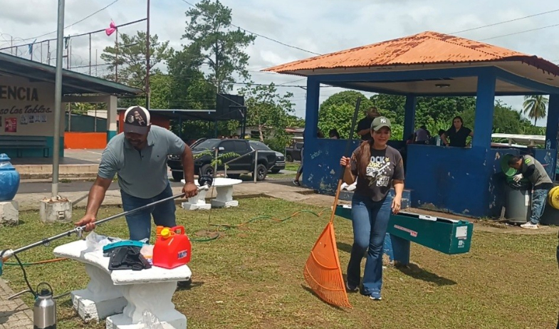 Paso Las Tablas libra batalla contra el dengue con masivo chatarreo comunitario 