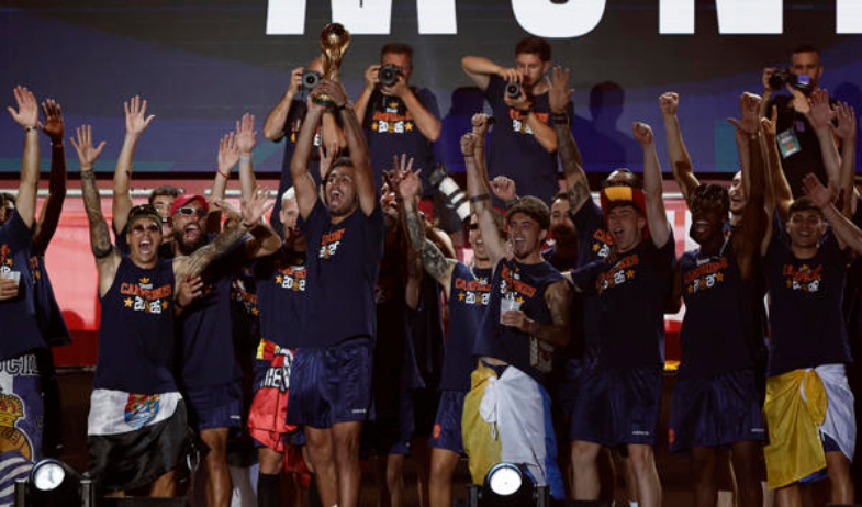 Dos millones de personas celebran con la selección española en Madrid la Copa del Mundo 