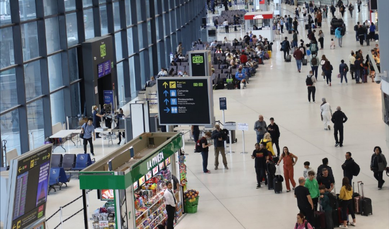 Sube un 38 % la estadía en Panamá de turistas en escala con un programa de una aerolínea 