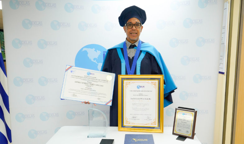 Danilo Pérez recibe el Doctorado Honoris Causa de UDELAS 