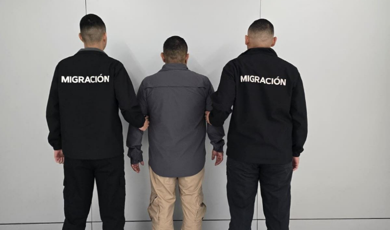 Devuelven a Colombia a un hombre que transportaba 16 kilos de oro no declarados 