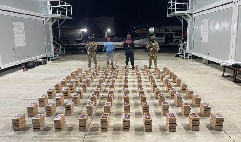 Operativo en Colón deja dos aprehendidos y 530 paquetes de droga decomisados 