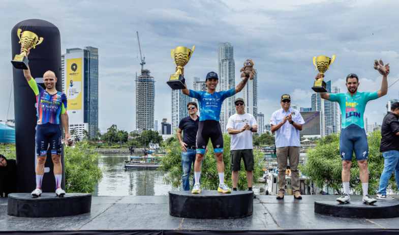 El colombiano Nicolás Gómez reina en el Grand Prix Panamá UCI 1.2 tras un vibrante embalaje masivo en el Tramo Marino 