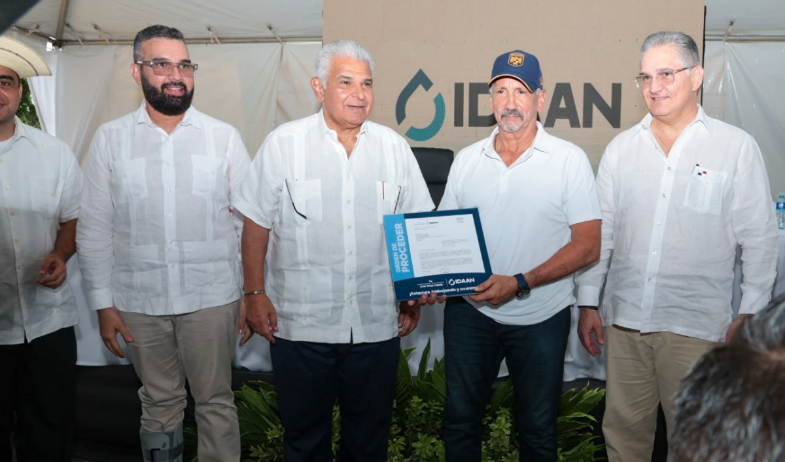  Mulino entrega órdenes de proceder por más de B/.32 millones para mejorar suministro de agua 