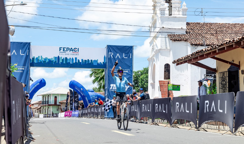 Fred Matute conquista en solitario la primera etapa y se viste de líder en el Tour de Panamá 2026 