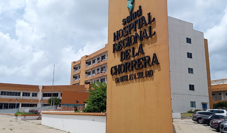 Mujer da a luz en la sala de espera del hospital Nicolás A. Solano 