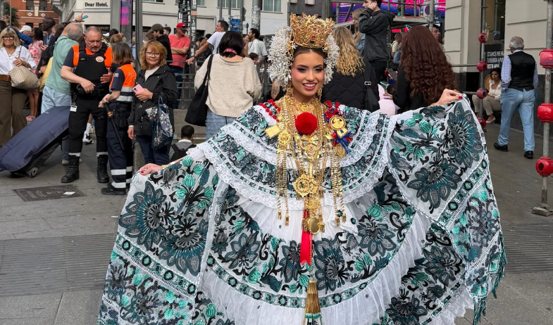 Ana Isabel Carrizo lleva el orgullo de Panamá a la Cabalgata de la Hispanidad en Madrid 