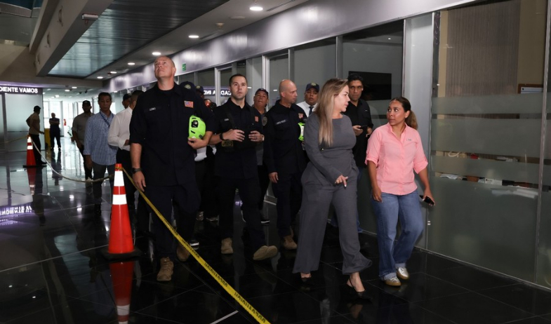Ingenieros del Comando Sur inspeccionan la sede de la Asamblea Nacional tras el terremoto 