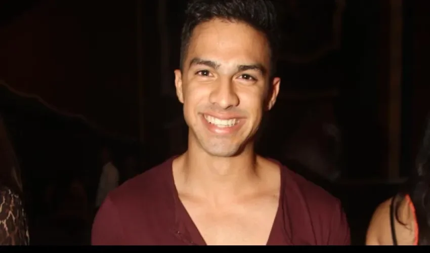 Aurelio pasa mucho tiempo con su familia. ()