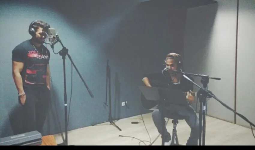 Viene un cierre de año importante en mi carrera y en mi vida, quiero cerrar muchos capítulos y comenzar el nuevo,  sé que con mucho esfuerzo y fe, mi meta será recibir un Latin Grammy en un futuro muy cercano... Mientras, seguiremos grabando el disco, viene un cambio de imagen más madura de la banda.()