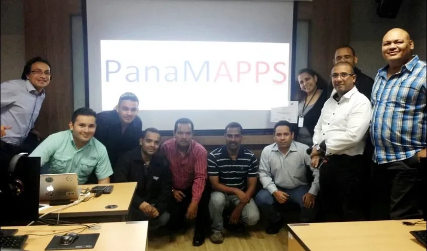 El curso contó con la presencia del instructor internacional Felipe Benítez, especialista en desarrollo de aplicaciones con información geográfica de Colombia, quien pudo transmitir de una forma innovadora, todos los conocimientos requeridos para la utilización de los API´s de JavaScript y SDK de Android para la plataforma ArcGIS/Cortesía