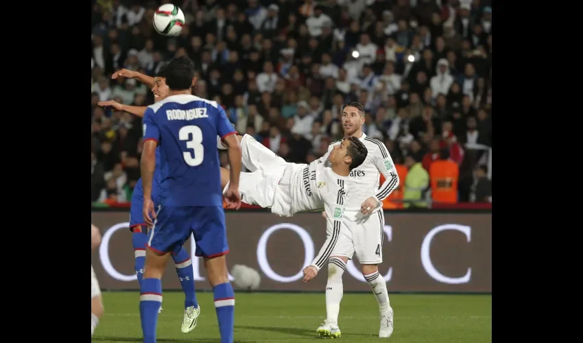 La Nochebuena no es la festividad de estas fechas con más arraigo entre los cubanos, que dan más importancia a los festejos de Fin de Año, la noche del 31 de diciembre, aunque sí suelen reunirse con la familia para cenar.EFE