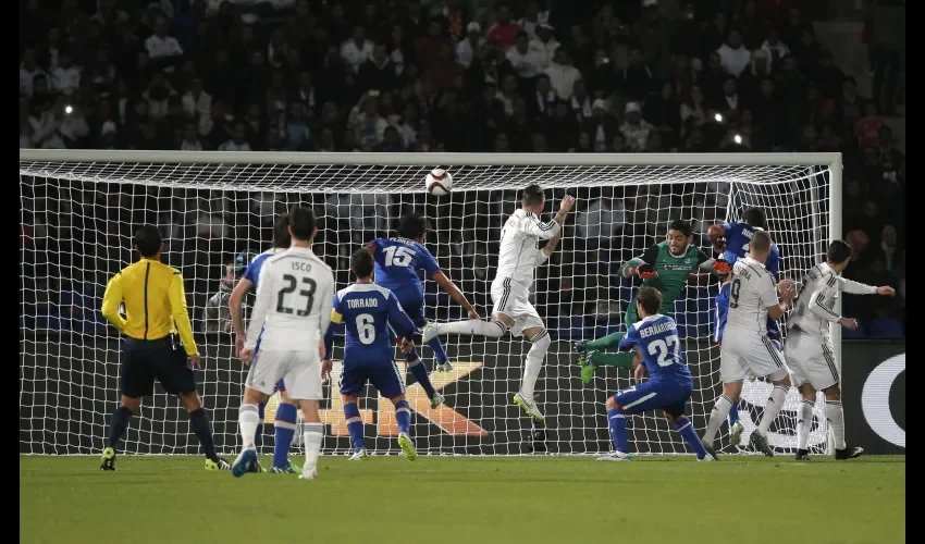 Real Madrid le gana 4 - 0 al Cruz Azul/AP