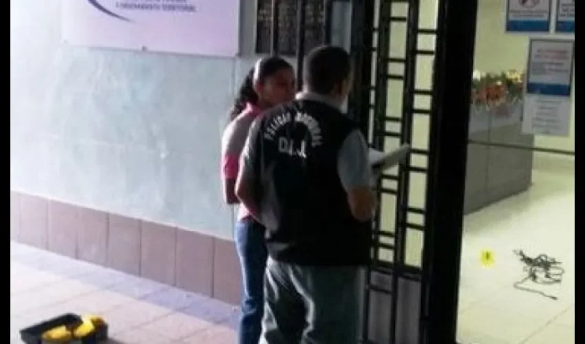 Personal de criminalística del Ministerio Público se encuentra recabando pesquisas y evidencias para dar con los paraderos de los involucrados. Cortesía