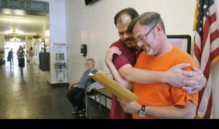  Todas las donaciones de sangre en Estados Unidos son sometidas a examen de VIH, pero las pruebas sólo detectan el virus después de que ha estado unos 10 días en el torrente sanguíneo. AP/Archivo