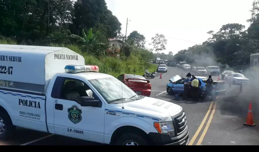 Al lugar se apersonaron unidades de la Policía Nacional (PN) para brindar libre circulación vehicular. Cortesía