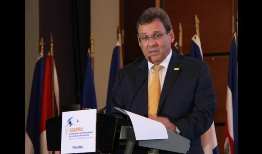 Director general de Aduanas, José Gómez