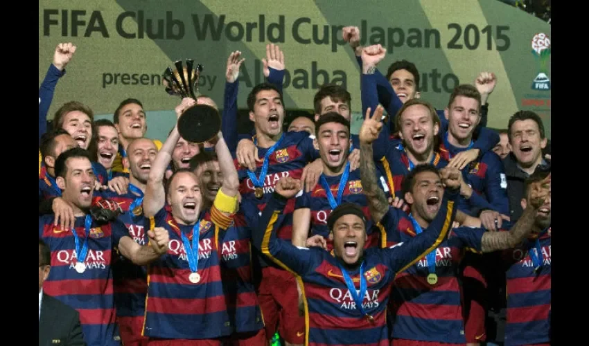 El Barcelona vivió un domingo redondo, al conquistar el mundial de clubes y mantener sin jugar el liderato español/EFE