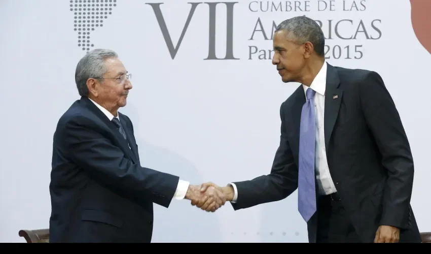  Barack Obama y  Raúl Castro