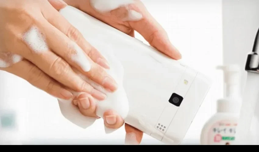 Teléfono lavable de  Kyocera Corp.