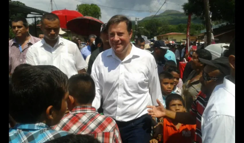 Presidente Juan Carlos Varela en  procesión  en Veraguas 