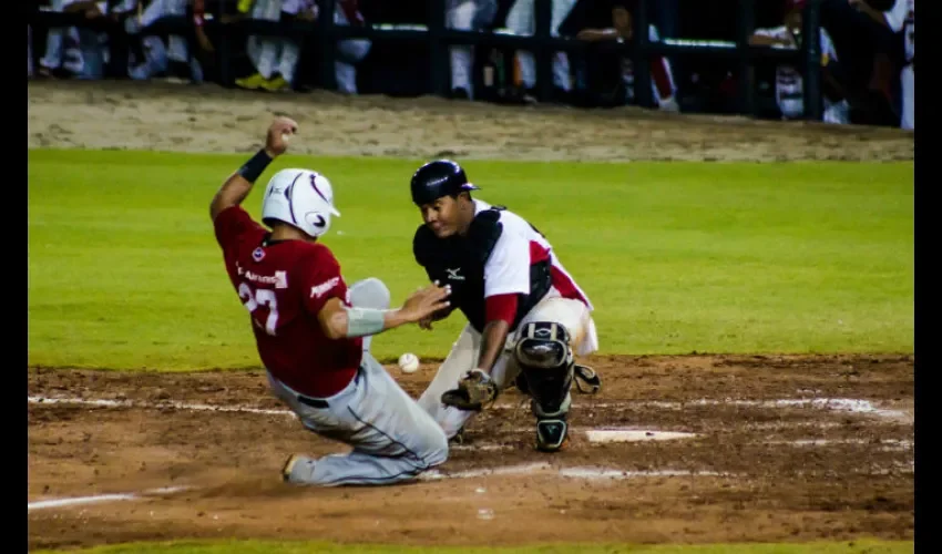 Los Nacionales y Águilas 