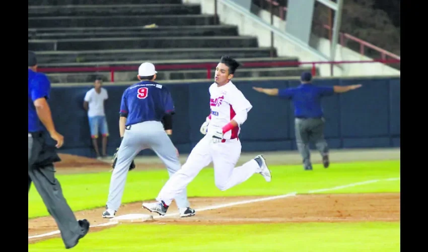 18 carreras empujó Jonathan en 44 partidos con los Filis en  clase Rookie.