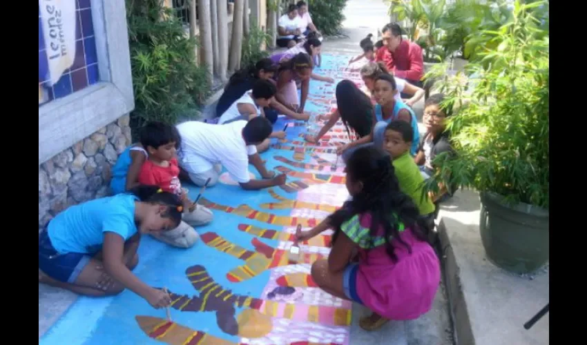 Niños pintan en Pedregal 