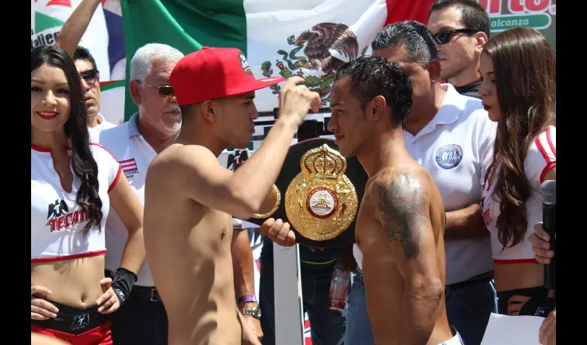 Luis Concepción (dcha.) y David Sánchez pelearon el 19 de septiembre de 2015 en Sonora, México.  Archivo