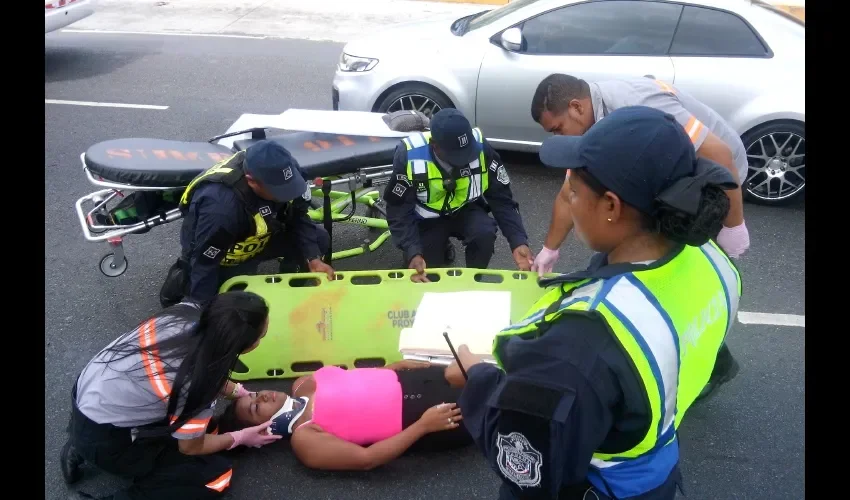 Jazmín vivió para contar lo que le pasó, por suerte había personas cerca que la socorrieron de inmediato. Fotos: J. Simmons/J. Arosemena