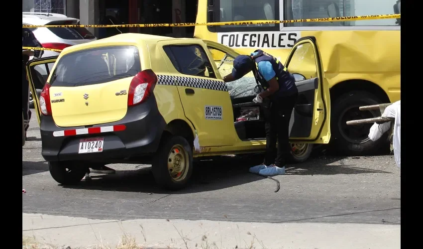 Vehículos involucrados en la colisión de la vía Cincuentenario y una víctima fatal fue el saldo del accidente.