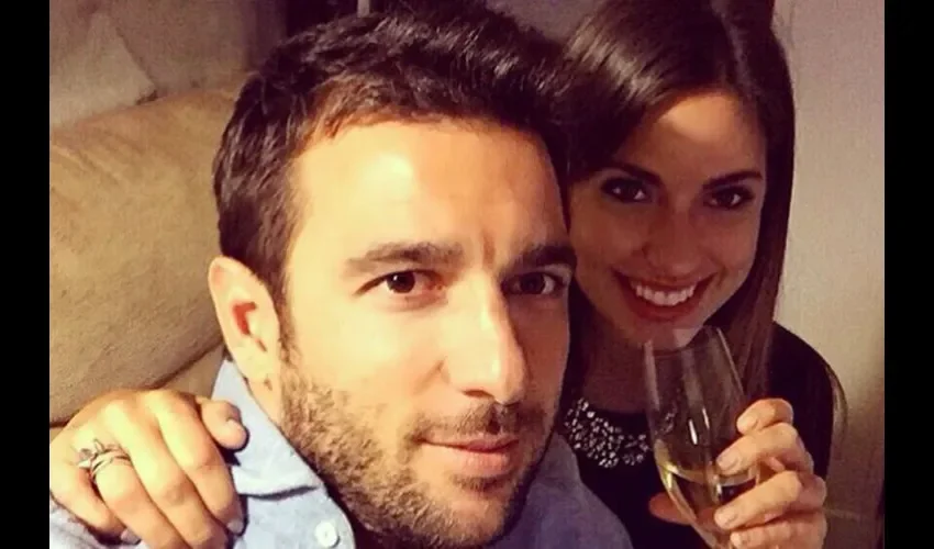 Este chico siempre la sorprende con grandes  regalos.