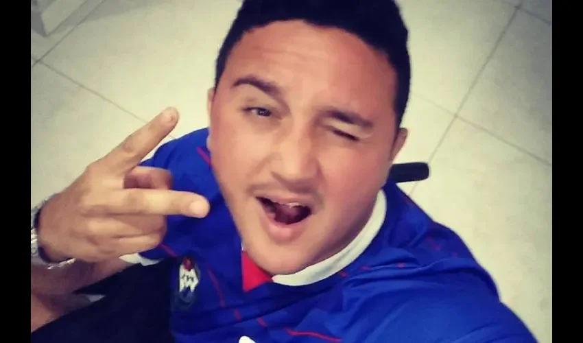 El año pasado, Lucho se cayó de su moto y se lesionó la rótula, los meniscos y los ligamentos, aun así, participó y ganó Tu Cara me Suena.