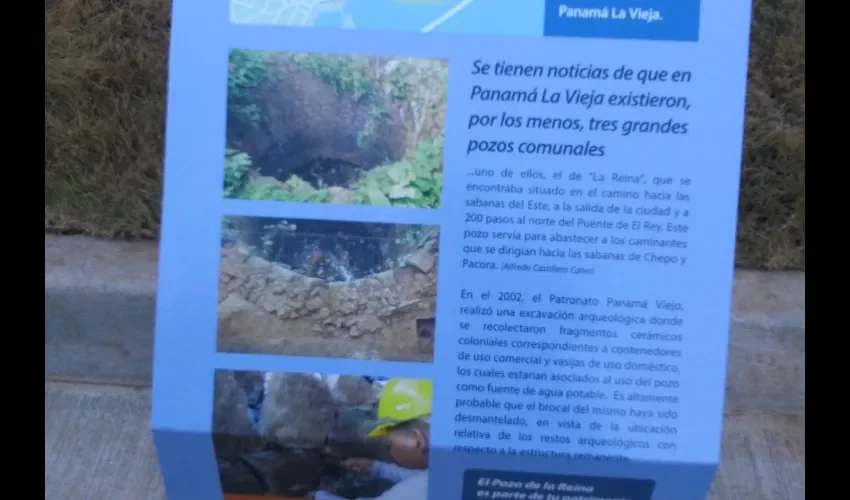 Hay letreros que cuentan historias sobre el pozo.