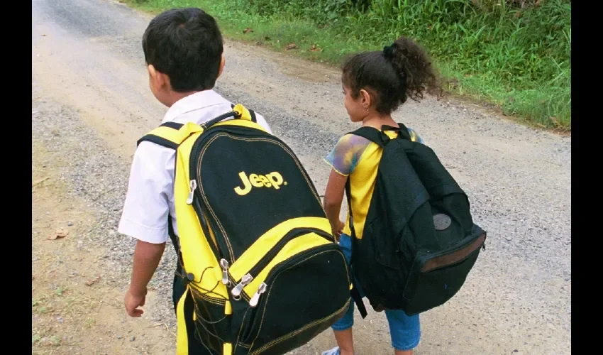  Su inocencia no les permite ver más allá de la realidad del país. ILUSTRATIVA