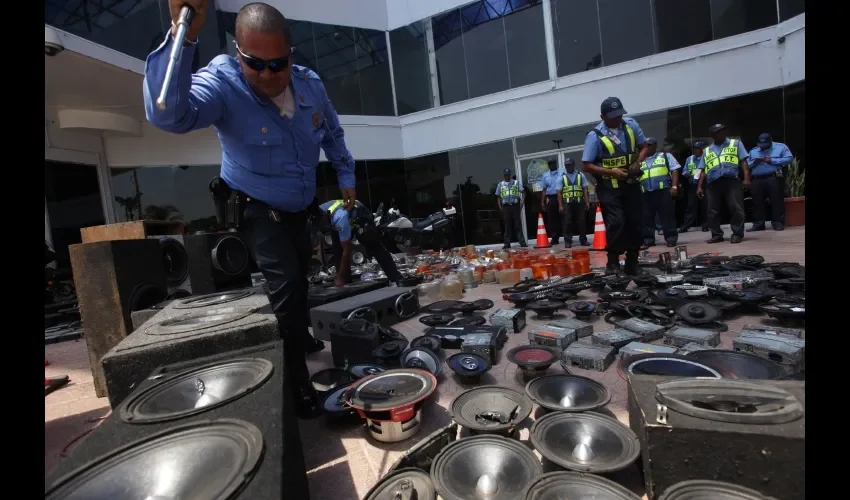 Todo tipo de artefactos encontrados. Foto: Roberto Barrios