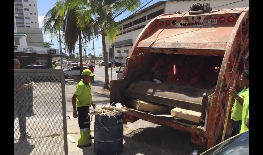 Trabajan al 100% para limpiar la ciudad. Foto: Cortesía