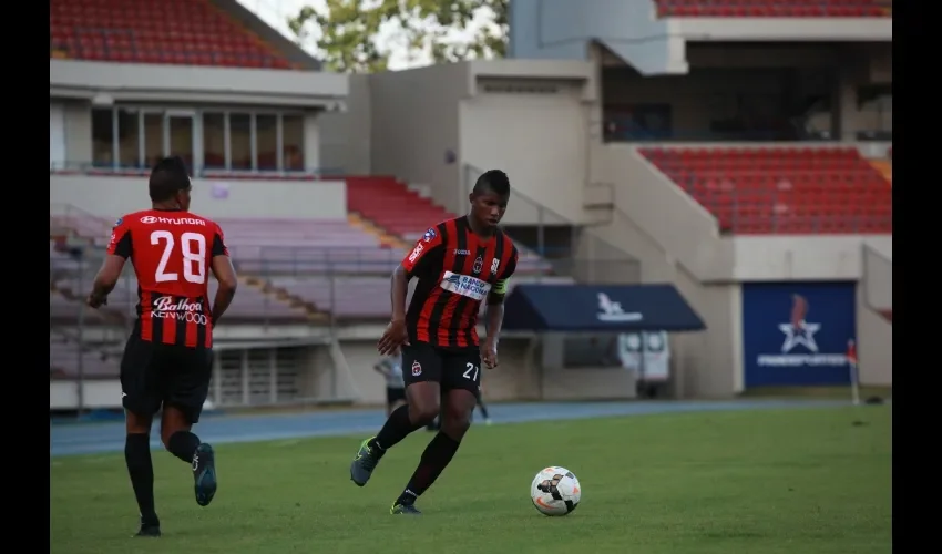 Fidel Escobar, defensor del Sporting.