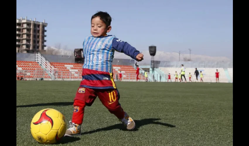 Murtaza niño afgano que quería la conocer a  Leo Messi