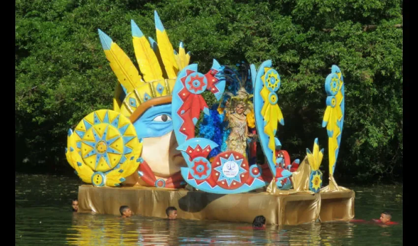desfile de balsas en Penonomé