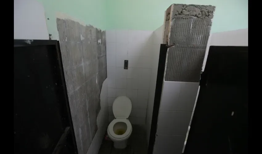 Así se vieron   algunos de los baños del Instituto José Dolores Moscote.