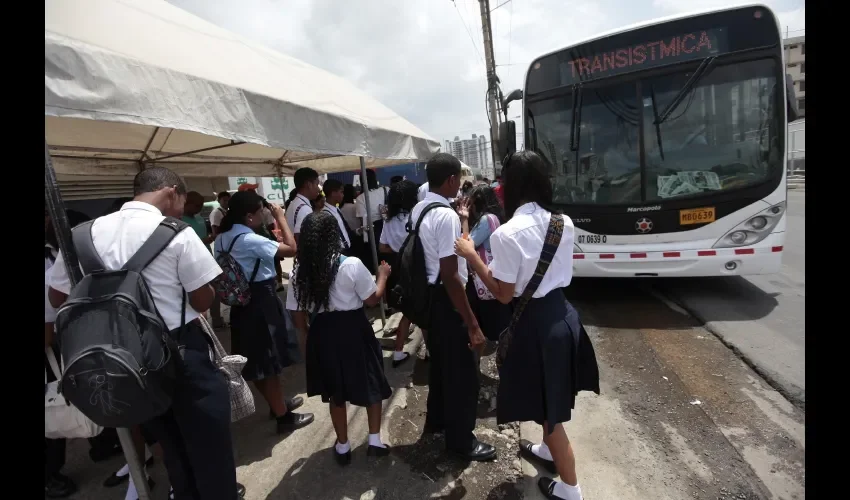 No se han retirado las tarjetas de descuento especial. Foto: Roberto Barrios